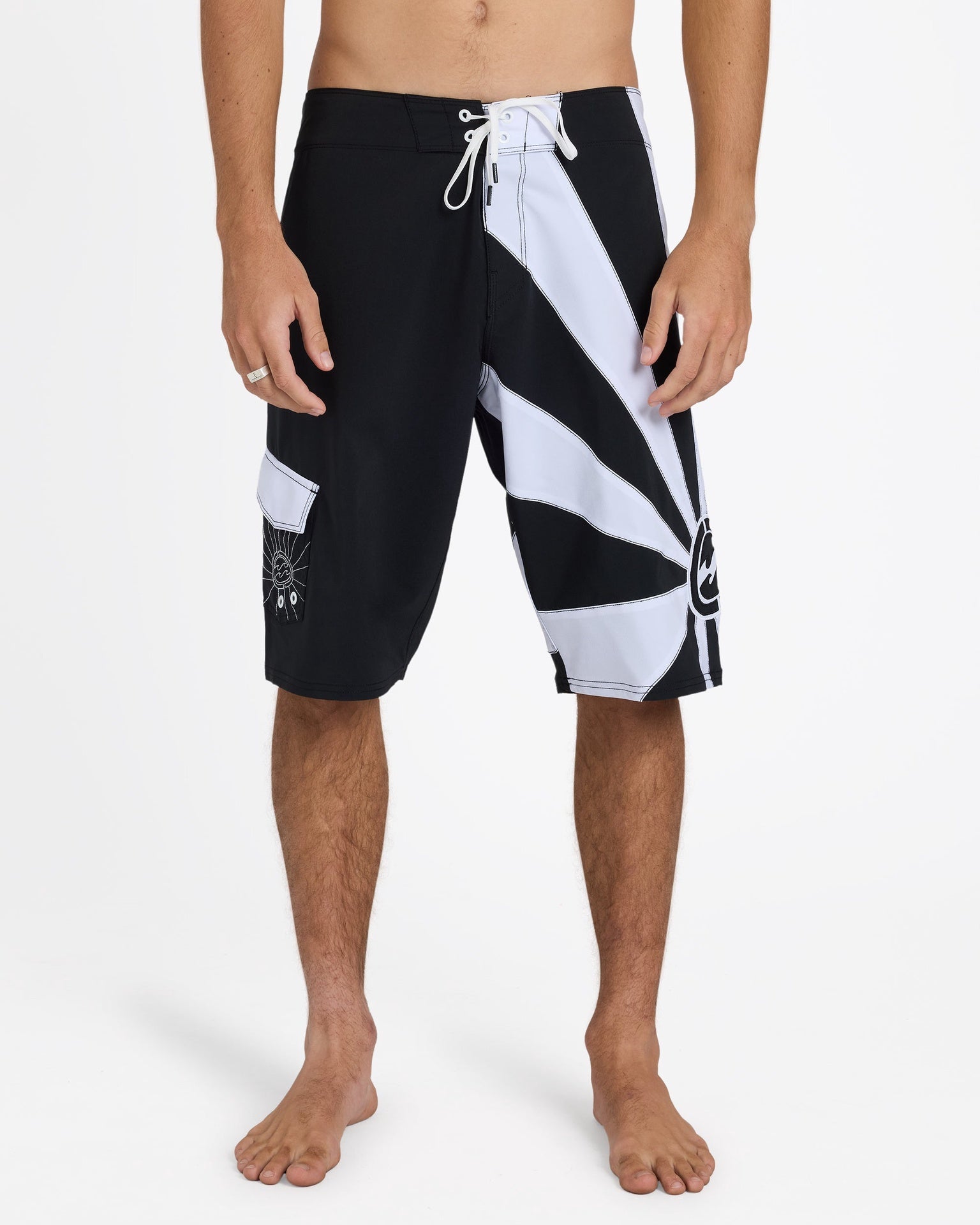 Billabong | A.I. Rising Sun Pro 22" Performance Boardshort. Black / White